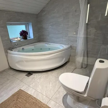 Σπίτι διακοπών Luxury With Hot Tub & Wifi Børkop