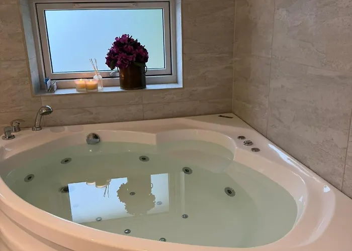 Luxury With Hot Tub & Wifi Prázdninový dům